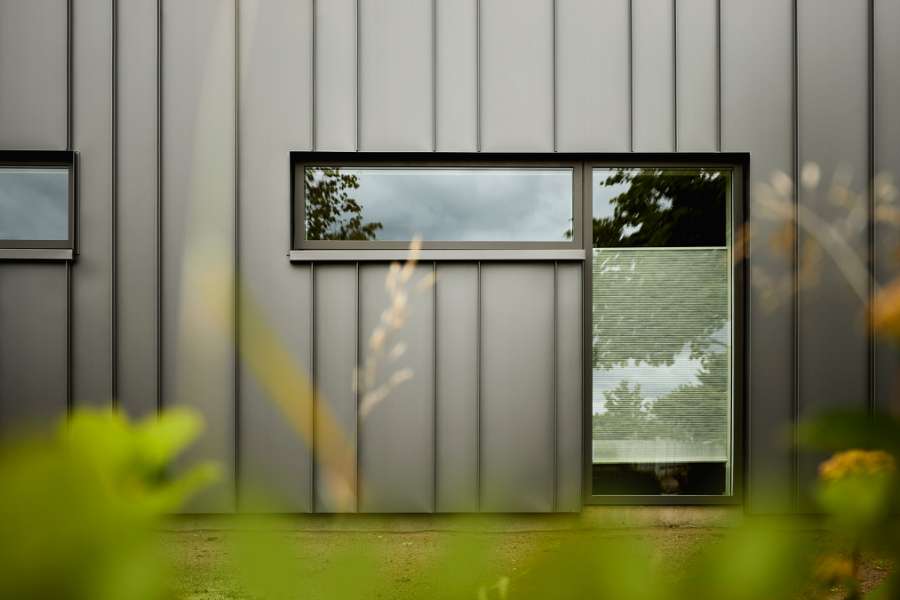 Durable steel profiles house physiotherapists who keep you strong, Ranunkelvej 11A, 6900 Skjern, Denmark